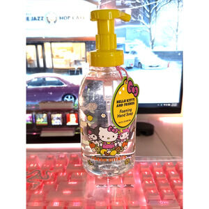 Hello Kitty Hand Soap Foaming Fresh Citrus  Scented 19.6oz 2025 Sanrio